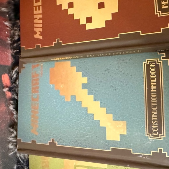 Minecraft Handbook Collection - Picture 4 of 10